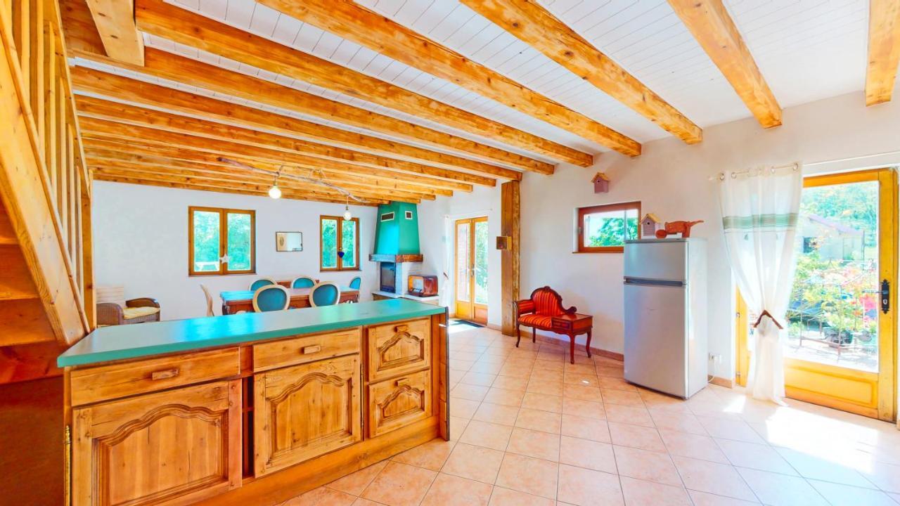 Calme et chaleureux gîte de campagne. Voiteur Extérieur photo